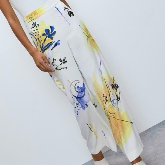 Babaton Pants - Babaton size 4 Floral Print Wide-Leg Pants